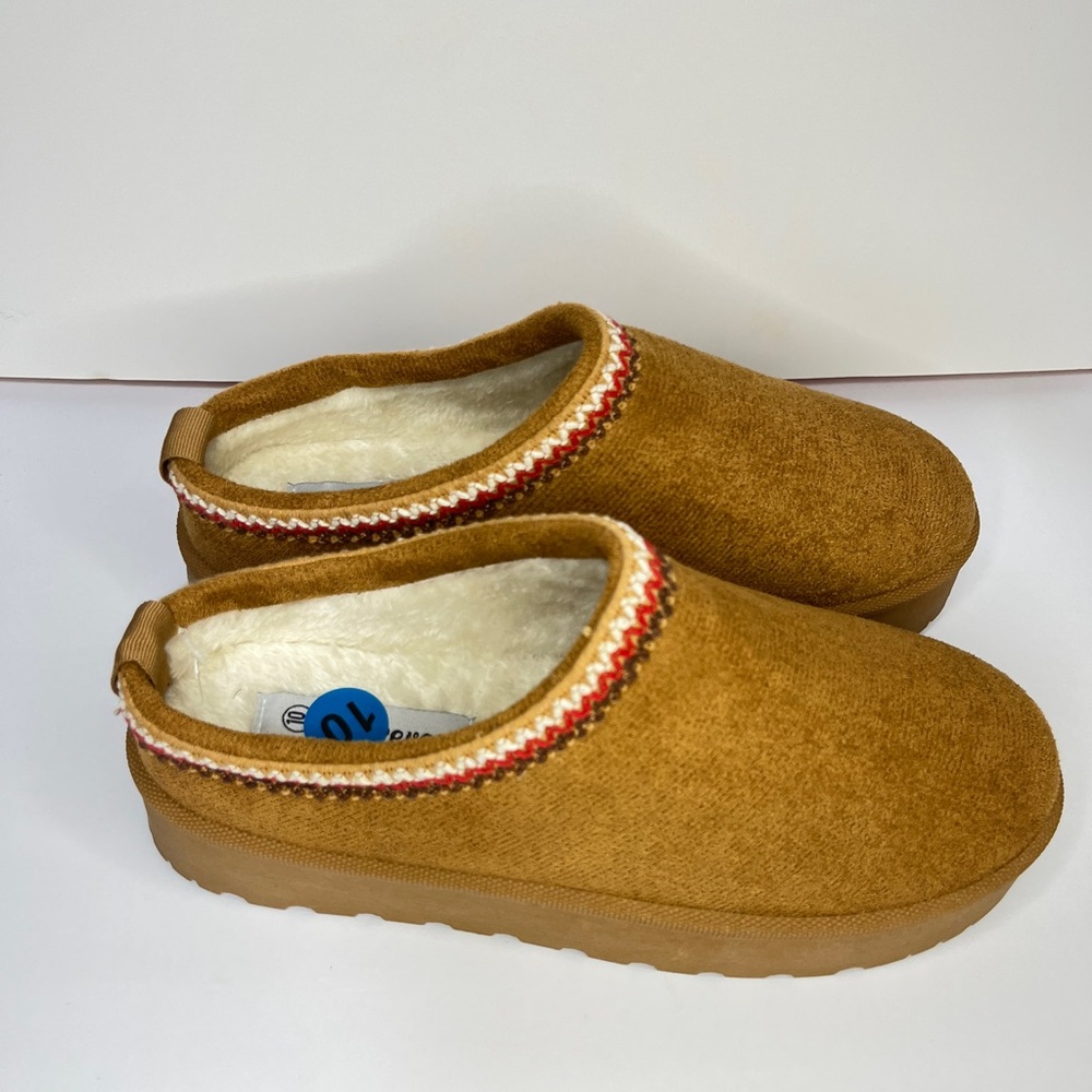 Forever” Faux Suede Embroidered Stitch Clogs NEW - Picture 4 of 7